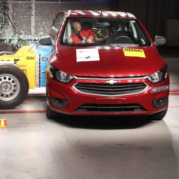 Divulgação
Chevrolet Onix passa por teste de colisão lateral do LatinNCAP, que tornou os critérios mais rígidos a partir de 2016